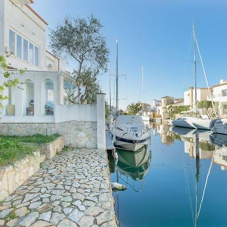 V020 - Puerto Primero Empuriabrava Bagian luar foto