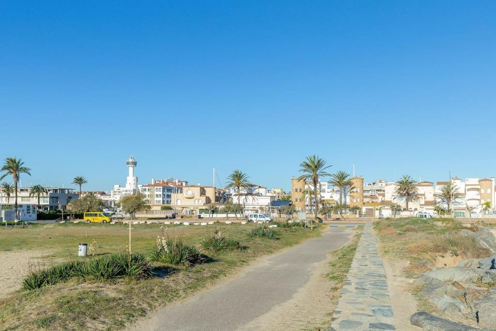 V020 - Puerto Primero Empuriabrava Bagian luar foto